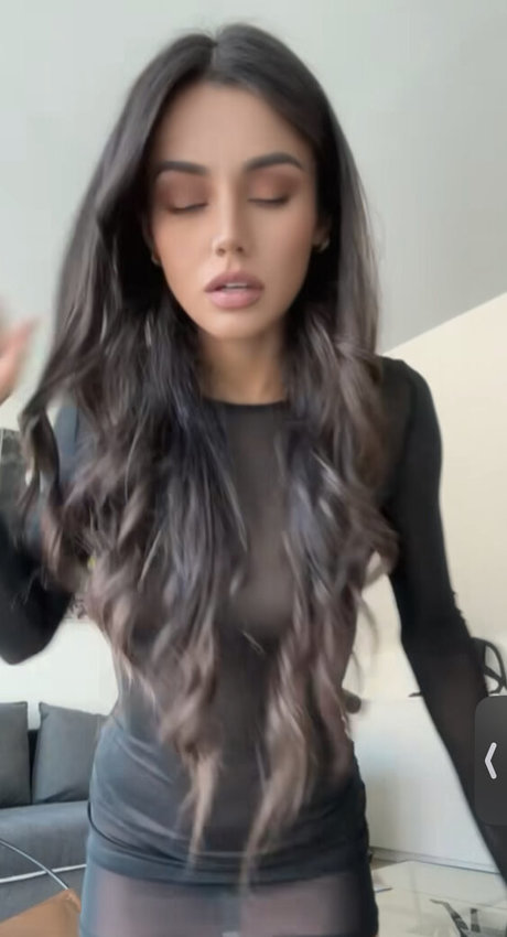 Naakte gelekte OnlyFans-foto van Zoe Evans