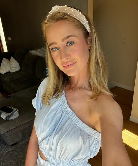 Naakte gelekte OnlyFans-foto van Nelly Korda