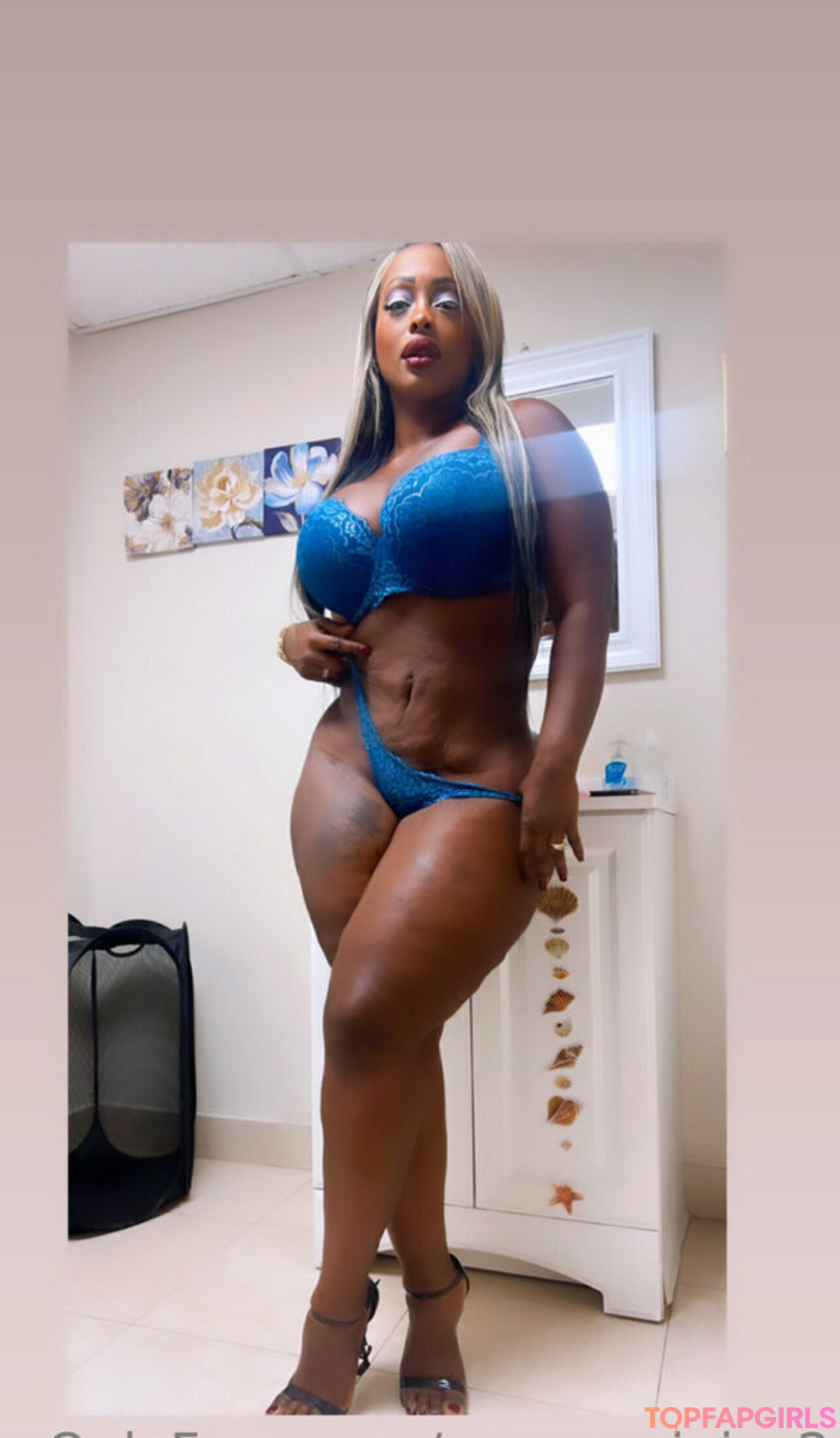 Naakte gelekte OnlyFans-foto van Morenajuice2 #29 Naakte gelekte OnlyFans-foto van Morenajuice2 #29