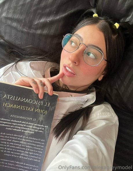Naakte gelekte OnlyFans-foto van Zoelushmodel