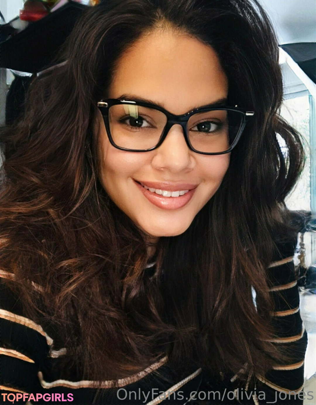 Naakte gelekte OnlyFans-foto van Oliviajones2 #37 Naakte gelekte OnlyFans-foto van Oliviajones2 #37