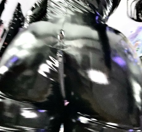 Naakte gelekte OnlyFans-foto van Zirakillz