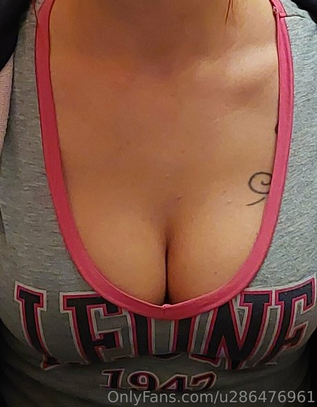 Naakte gelekte OnlyFans-foto van Lalollymoni