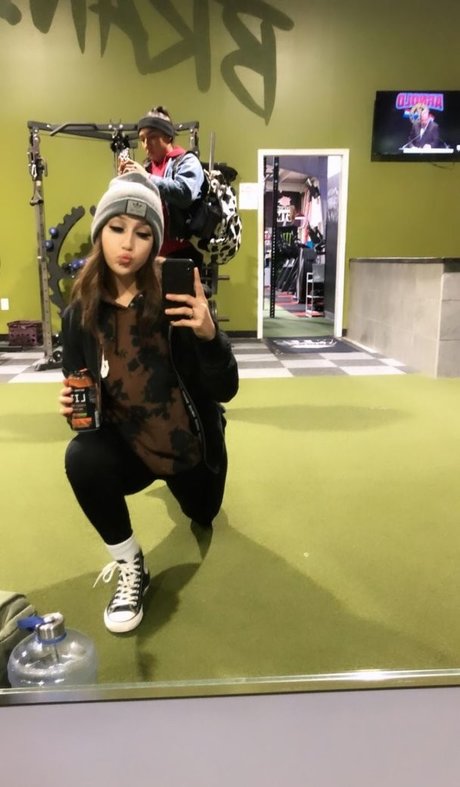 Chloe Flores