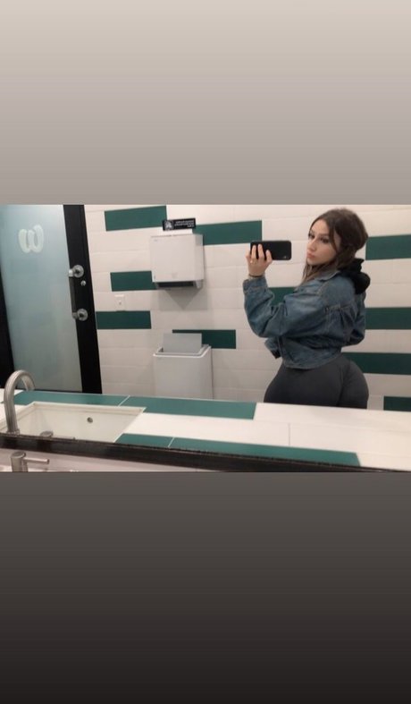 Chloe Flores