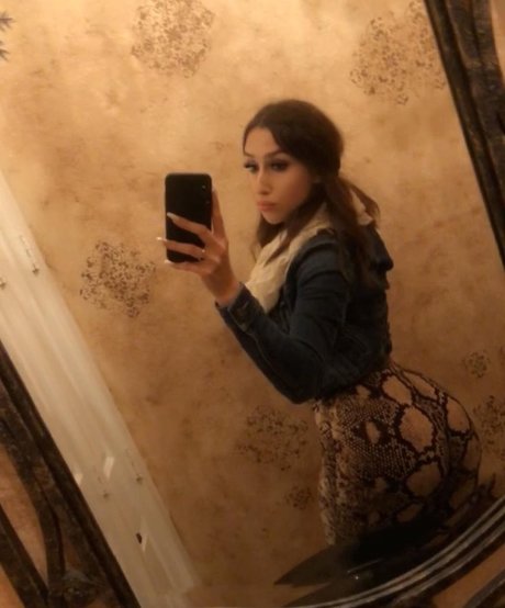 Chloe Flores