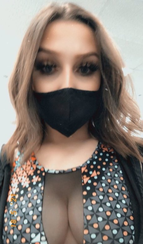 Chloe Flores