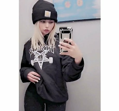 Naakte gelekte OnlyFans-foto van Gray Hawkes