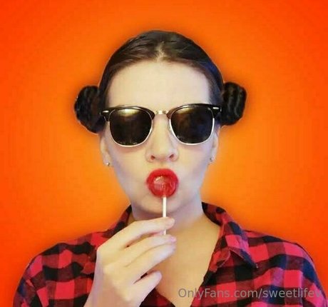 Naakte gelekte OnlyFans-foto van Sweetlifev