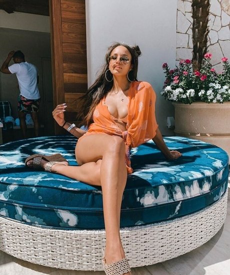 Naakte gelekte OnlyFans-foto van Ashley Nicole Williams