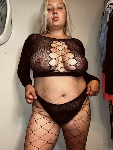 Naakte gelekte OnlyFans-foto van Kinkykinzie2