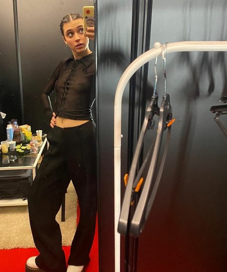 Naakte gelekte OnlyFans-foto van Claire Pommet