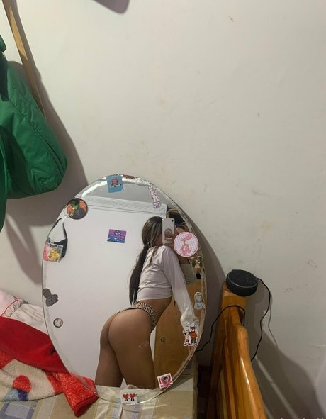 Naakte gelekte OnlyFans-foto van Spicyjuli