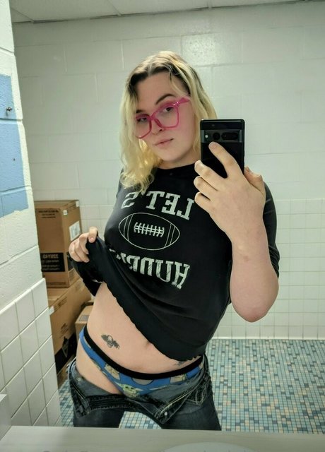 Naakte gelekte OnlyFans-foto van Magicalgirlevefree