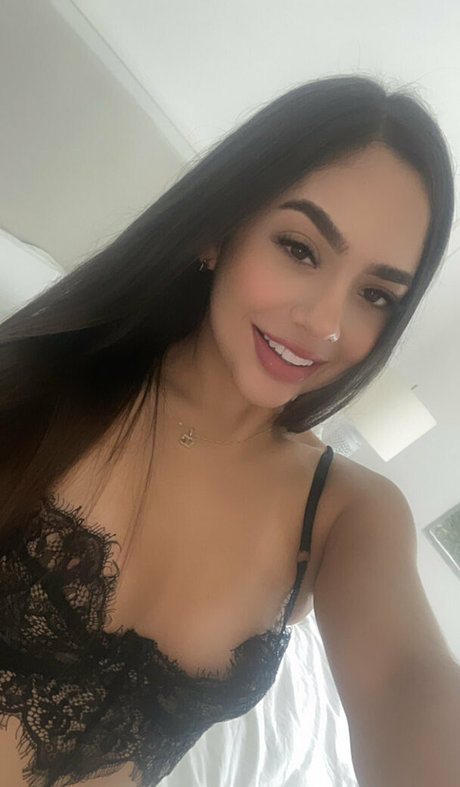 Naakte gelekte OnlyFans-foto van Emsexylips