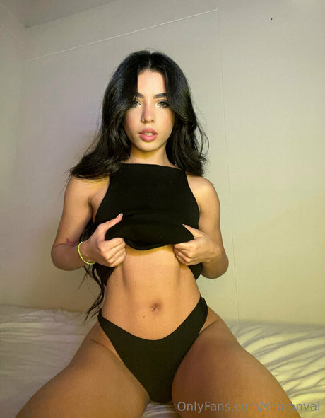 Naakte gelekte OnlyFans-foto van Sharonv21