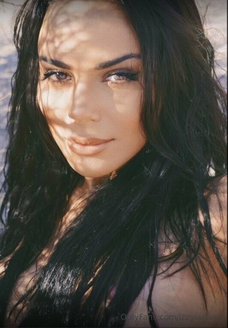 Naakte gelekte OnlyFans-foto van Izzy La Reina