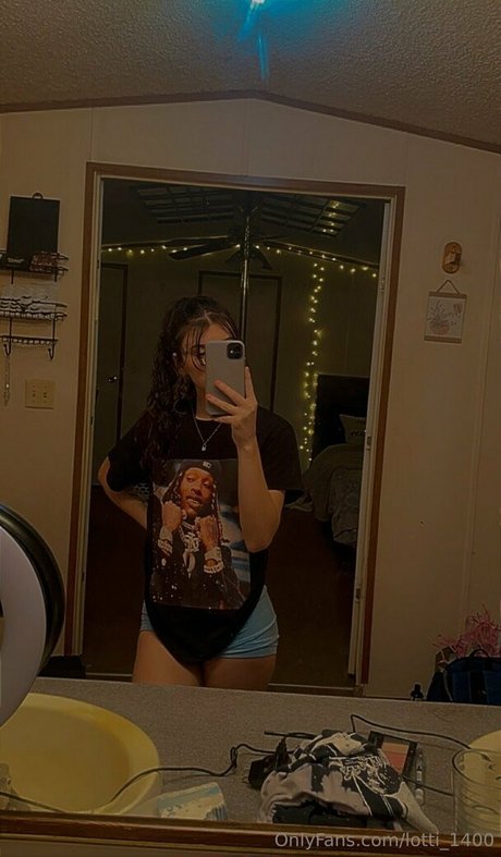 Naakte gelekte OnlyFans-foto van Lotti1400