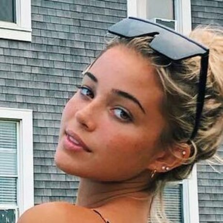 Naakte gelekte OnlyFans-foto van Lookalikes