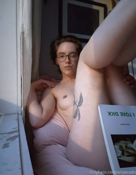 Naakte gelekte OnlyFans-foto van Anya Volz