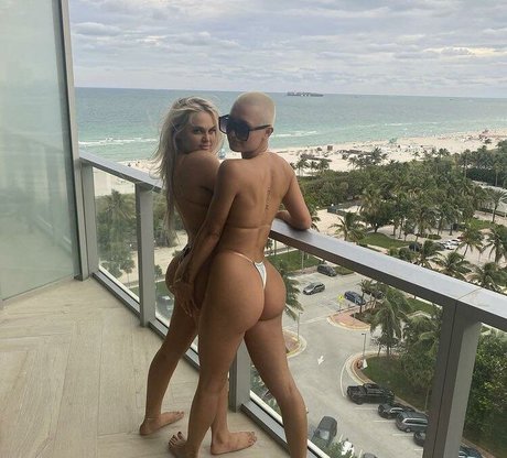 Naakte gelekte OnlyFans-foto van Yourwifeylovesme