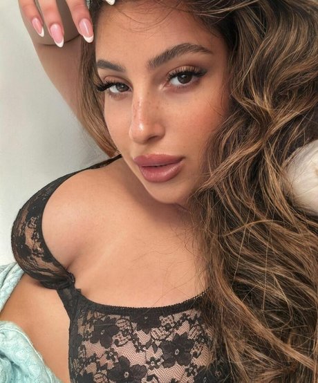 Naakte gelekte OnlyFans-foto van Ortal Zfania