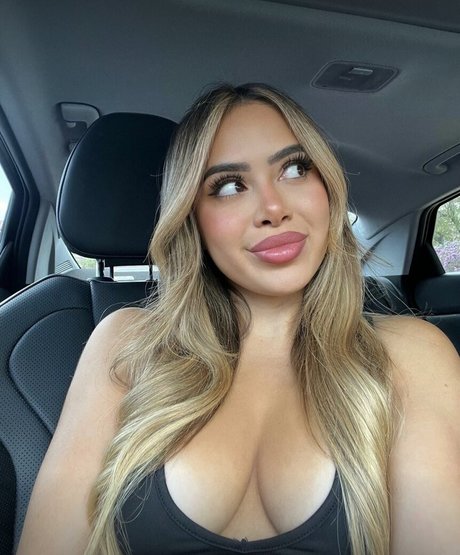 Naakte gelekte OnlyFans-foto van Laylavega