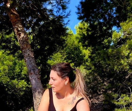 Naakte gelekte OnlyFans-foto van Aniwan