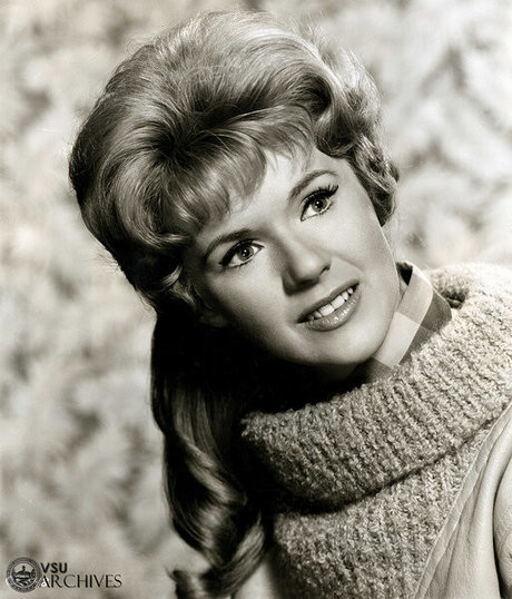Naakte gelekte OnlyFans-foto van Connie Stevens