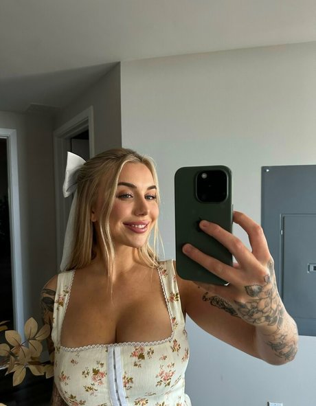 Naakte gelekte OnlyFans-foto van Casey