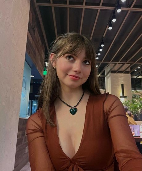 Naakte gelekte OnlyFans-foto van Lauren Donzis