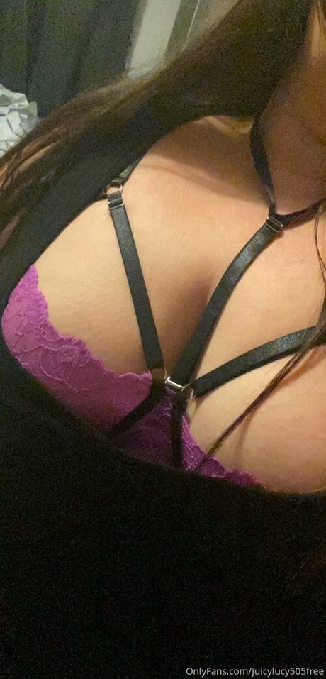 Naakte gelekte OnlyFans-foto van Juicylucy505free