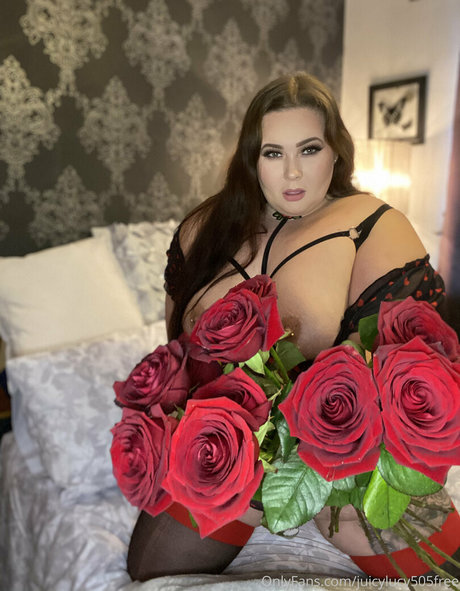 Naakte gelekte OnlyFans-foto van Juicylucy505free