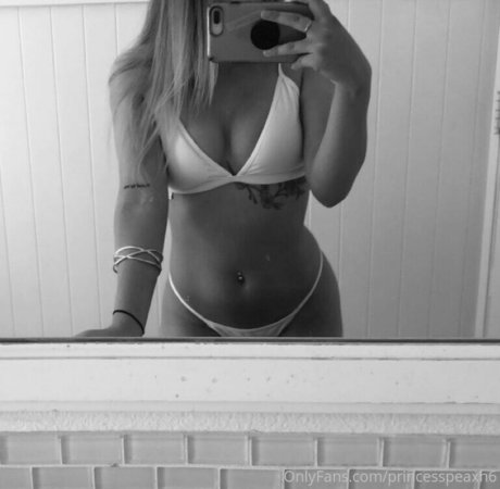 Naakte gelekte OnlyFans-foto van Princesspeaxh6