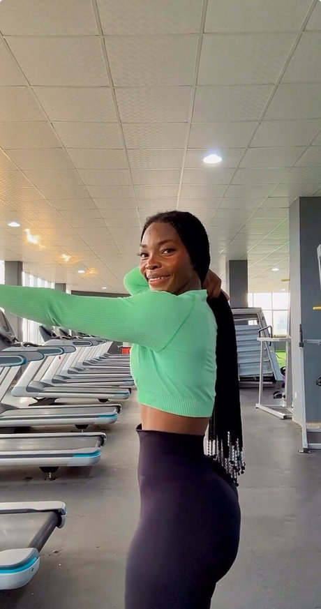 Naakte gelekte OnlyFans-foto van Korpobrownskin