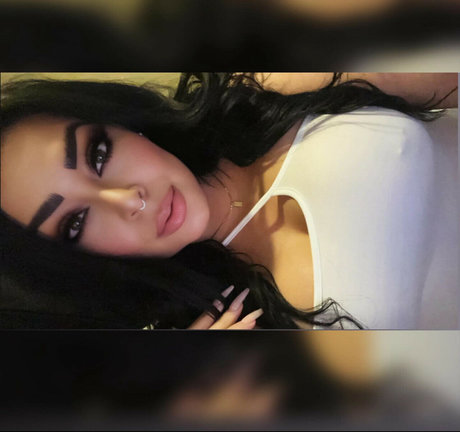 Naakte gelekte OnlyFans-foto van Misssandraa