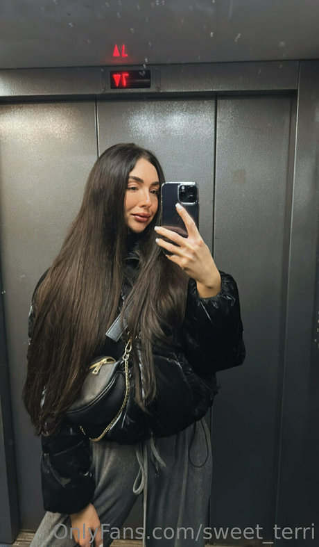 Naakte gelekte OnlyFans-foto van Sweetieterri