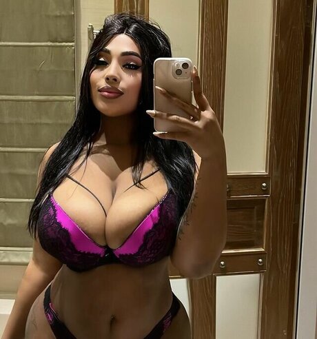 Naakte gelekte OnlyFans-foto van Thayana Babyy