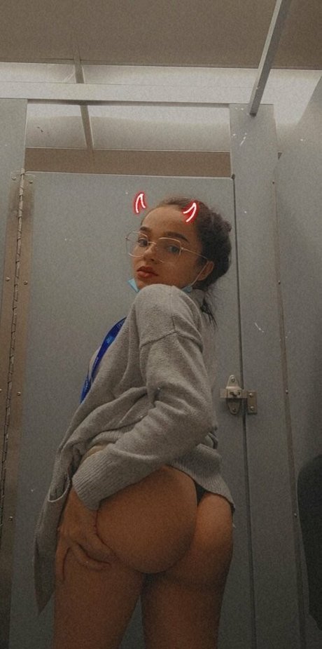 Naakte gelekte OnlyFans-foto van Lallypop18