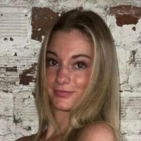 Naakte gelekte OnlyFans-foto van Alyssadodge