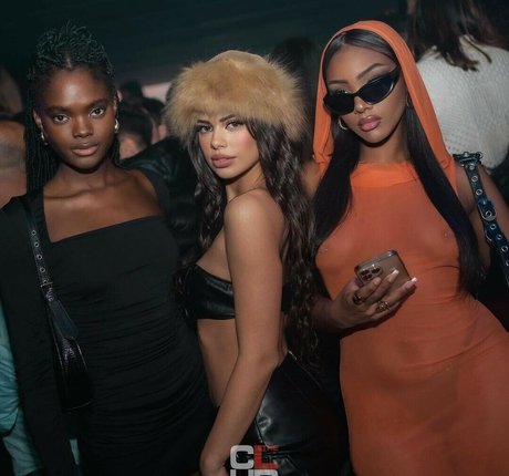 Naakte gelekte OnlyFans-foto van Bane Mbaye