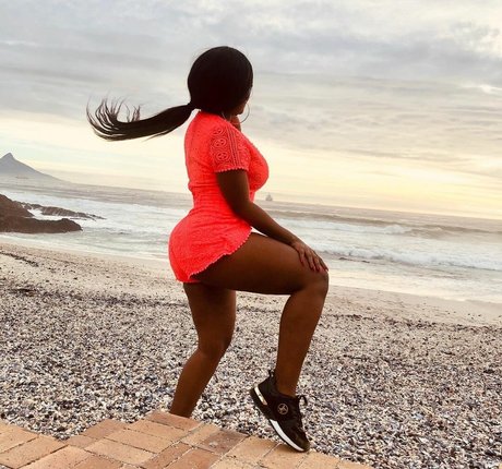 Naakte gelekte OnlyFans-foto van Bella Batista