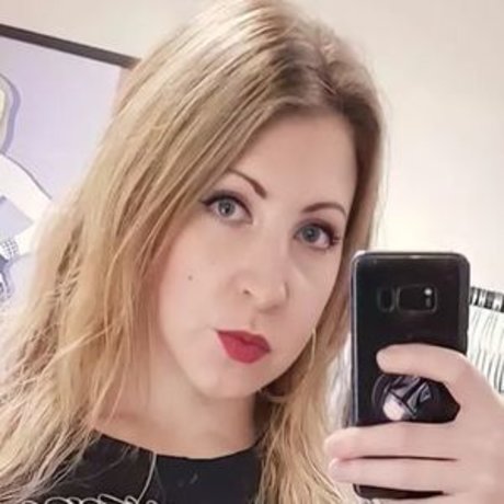 Naakte gelekte OnlyFans-foto van Rockeprinsessen