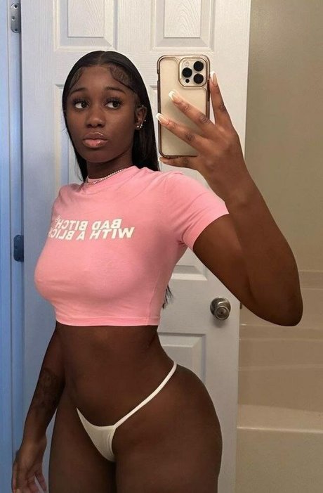 Naakte gelekte OnlyFans-foto van Korectiion