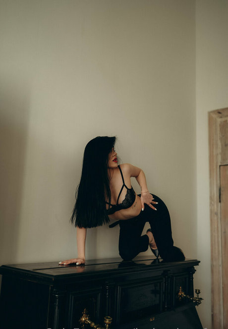 Naakte gelekte OnlyFans-foto van Laalegriafree