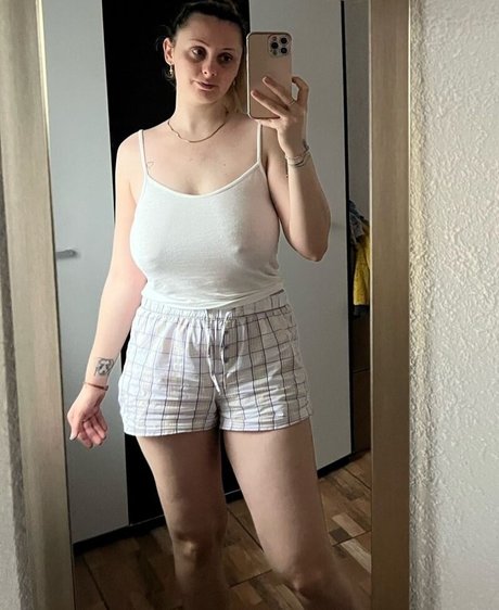 Naakte gelekte OnlyFans-foto van Elena Patronella