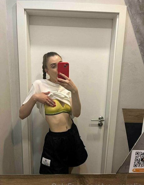 Naakte gelekte OnlyFans-foto van Yourrosalia
