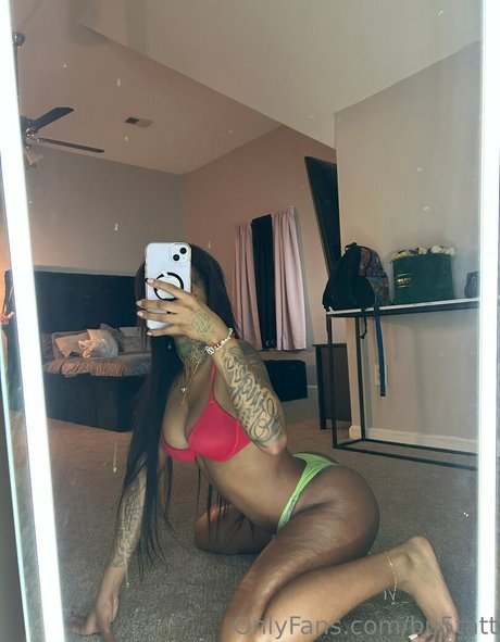 Naakte gelekte OnlyFans-foto van Bu5tatt