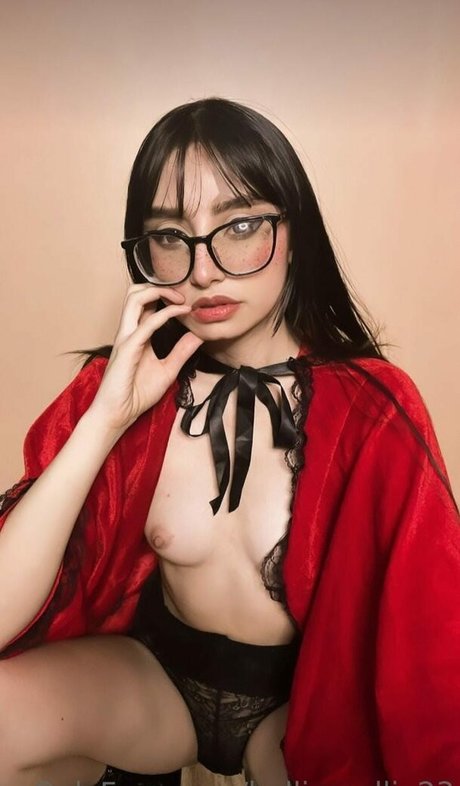 Naakte gelekte OnlyFans-foto van Holliemollie