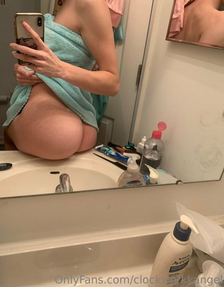 Naakte gelekte OnlyFans-foto van Clockworkangel